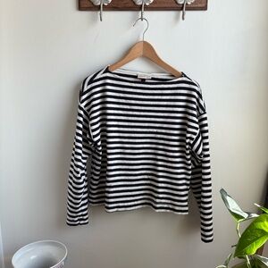 Universal Thread Boatneck Navy and White Striped Sweater Sz M